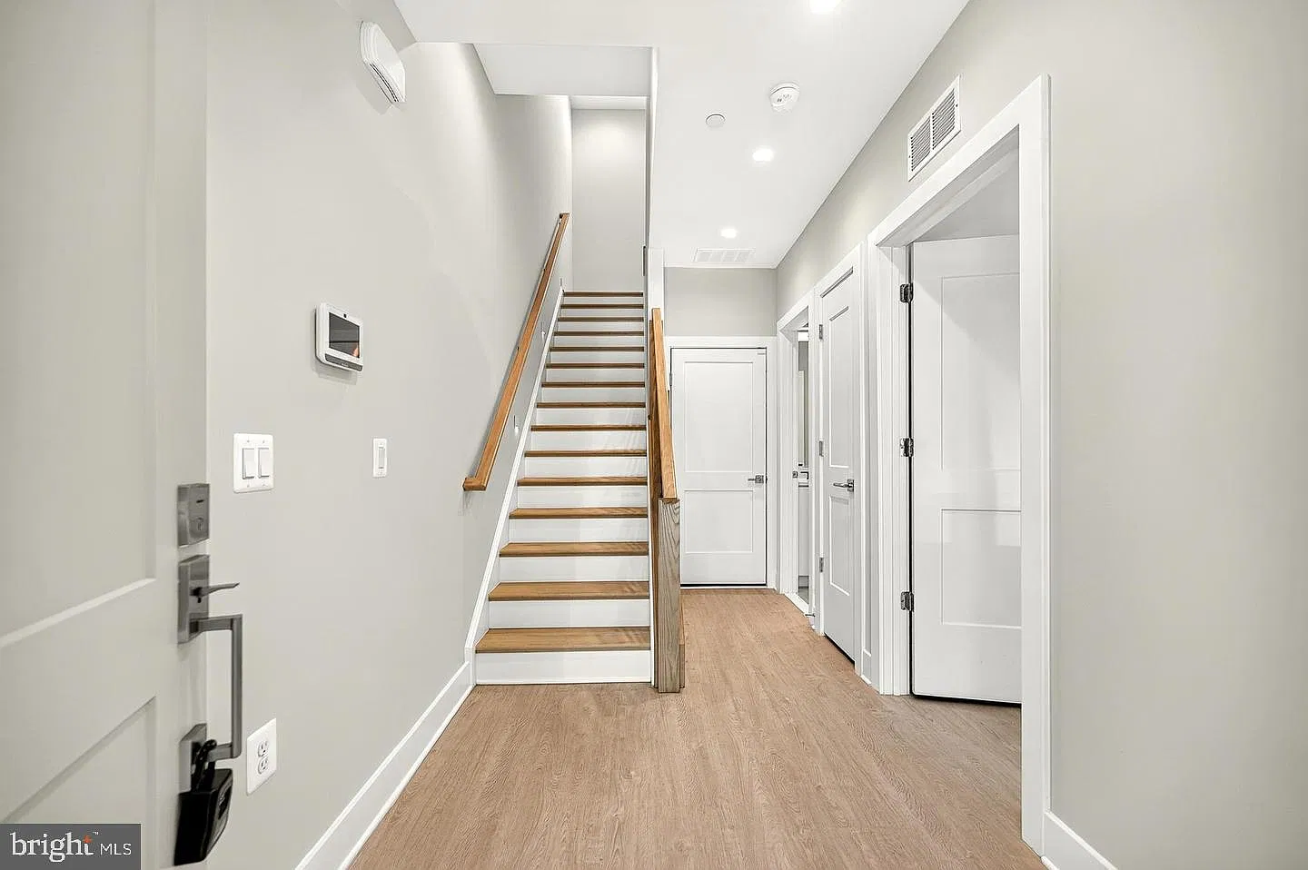4 bed, 4.0 bath, 2042 sqft, $6,500 — Photo 4