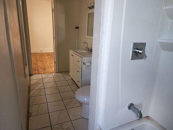 4th image of 160 6th Ave