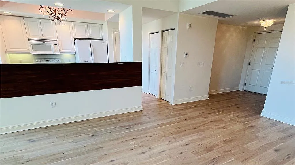 1 bed, 2.0 bath, 1070 sqft, $3,000 — Photo 2