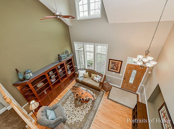 5th image of 607 Bourbon Ln #607