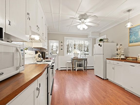 5th image of 49 Chestnut St