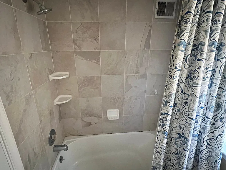 112 Meredith St — Photo 14