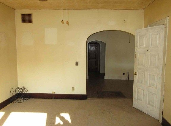 2nd image of 458 W Palmer St