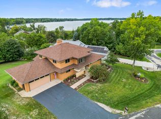N4071 Marshview Ct, Cambridge, WI 53523