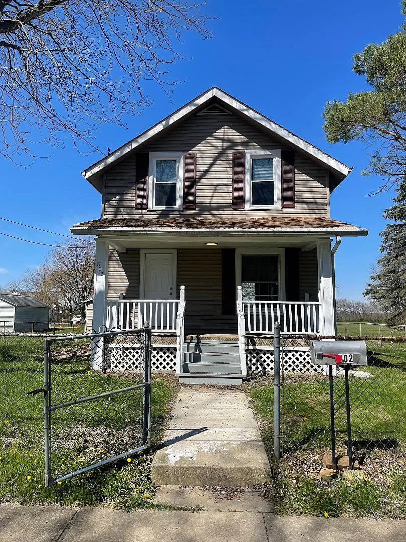 3 bed, 910 sqft, $1,400 — Photo 1