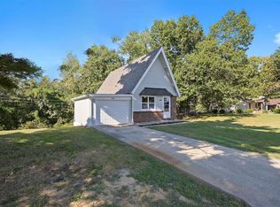 16696 Oak Bridge Rd, Brighton, IL 62012