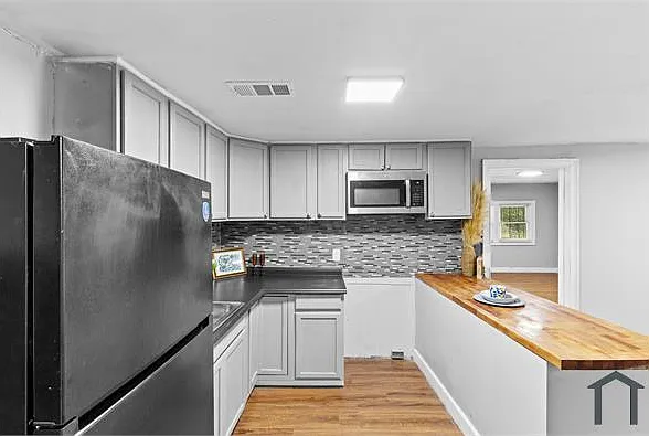 3 bed, 1400 sqft, $1,400 — Photo 4