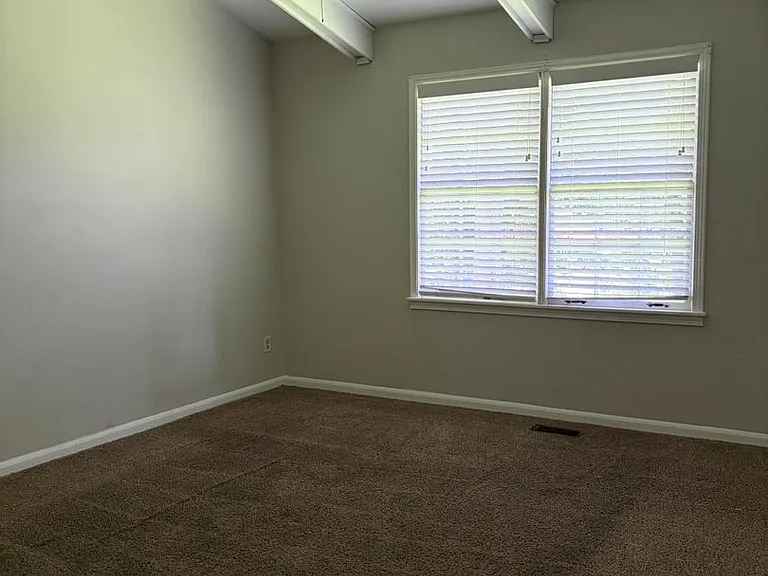 933 Garrett Dr — Photo 25