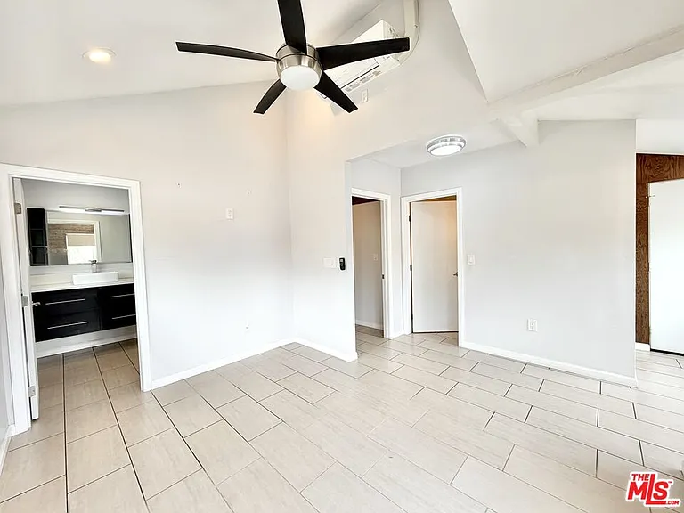 624 1/2 N Benton Way — Photo 17