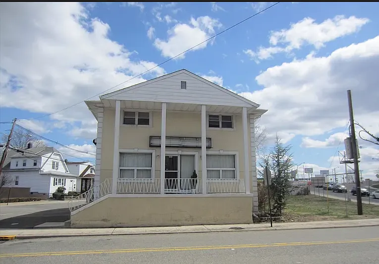 282 Main St #4 — Photo 1
