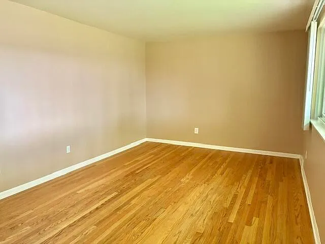15435 Bainbridge St — Photo 11