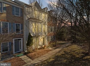 2528 Walnut Leaf Ln, Herndon, VA