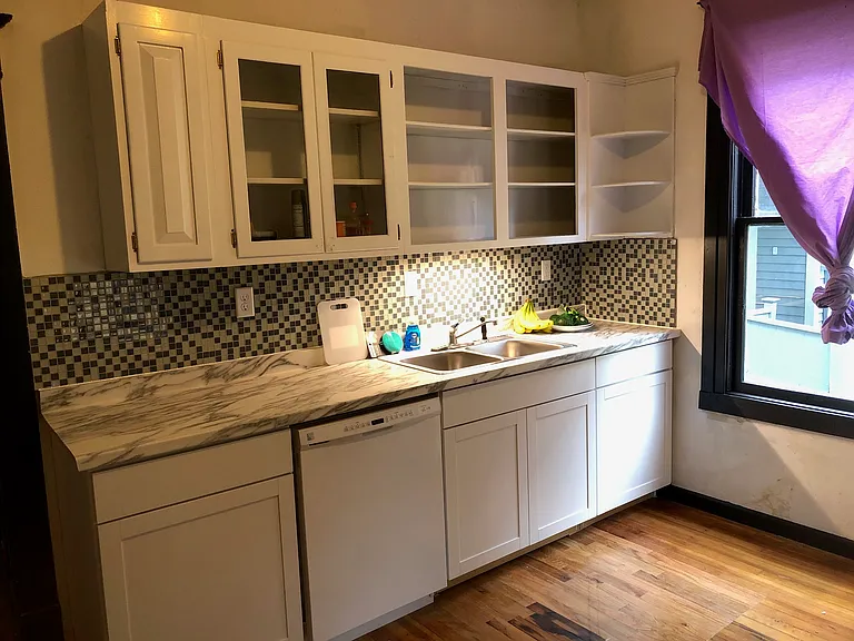 416 Hudson Ave — Photo 5