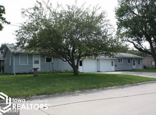 15 11th Pl NE, Hampton, IA 50441