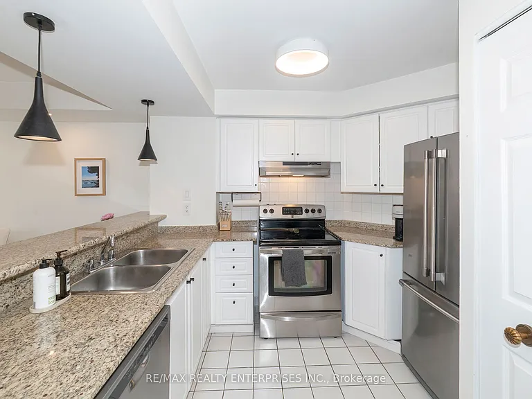 801 King St W #1108 — Photo 7
