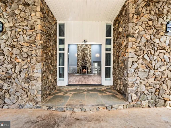 7621 River Rd, Fredericksburg, VA 22407