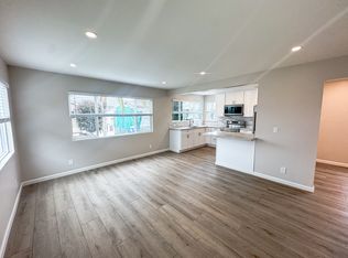126 3rd St #E, Seal Beach, CA 90740