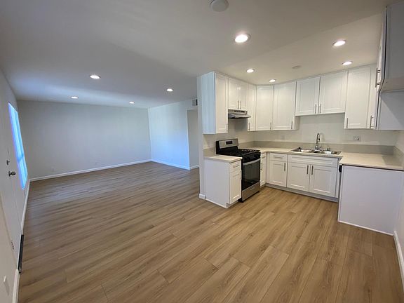 5th image of 405 Ivy St Unit 212