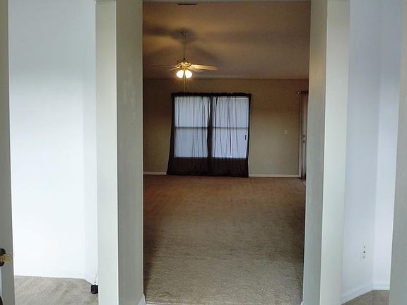 3rd image of 378 SW Tulip Blvd