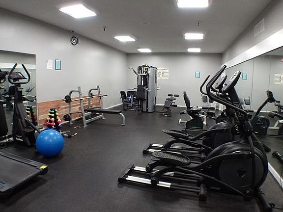4th image of 576 N Bellflower Blvd Unit 112