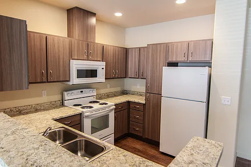 Lassen Villa Apartments — Photo 73