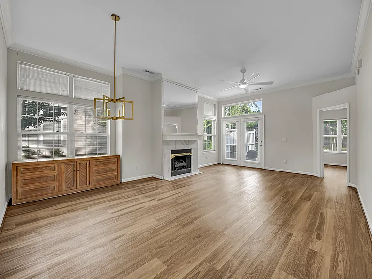 3809 Mayfield Ct — Photo 3