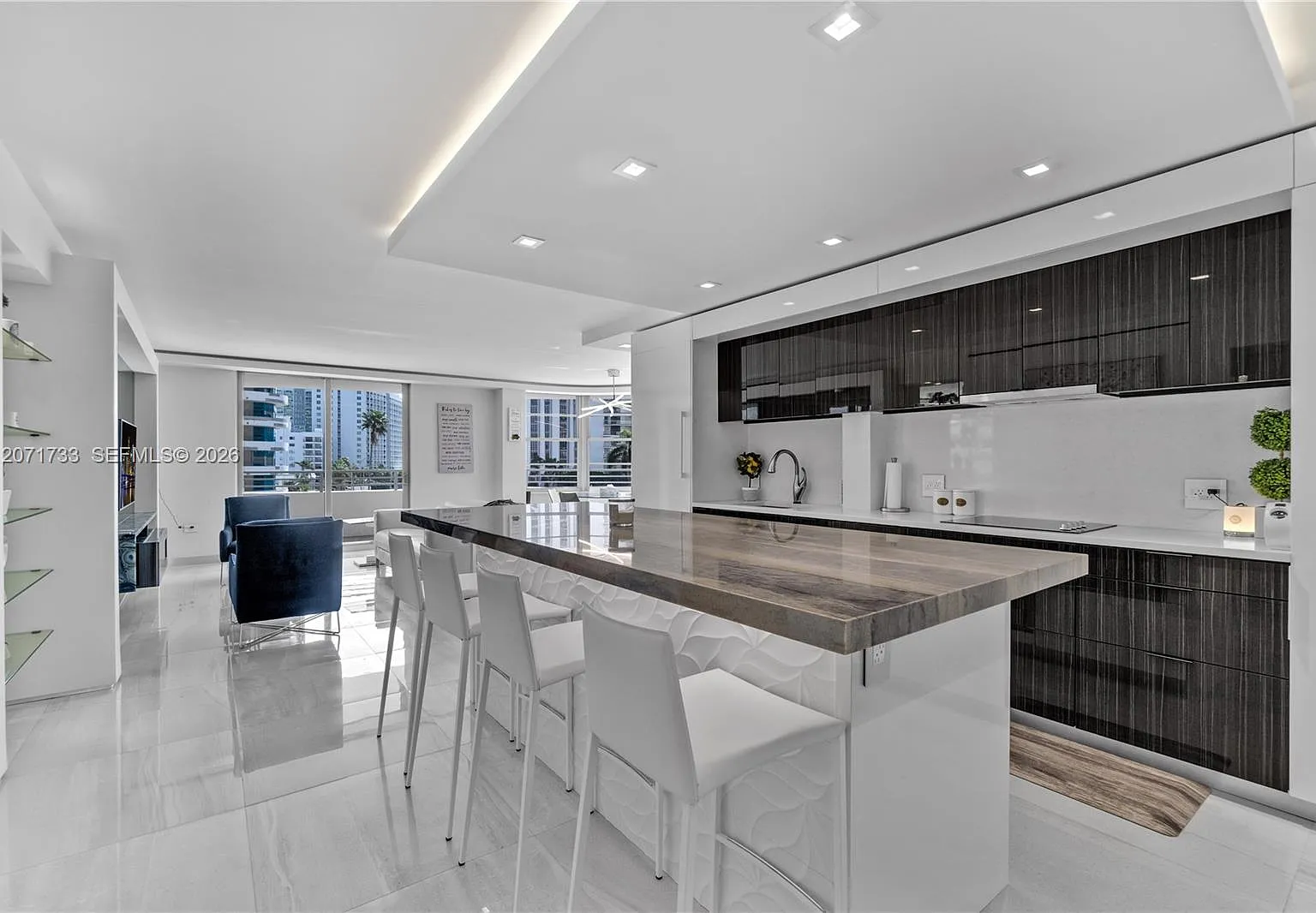 Oceanside Plaza Condo — Photo 1