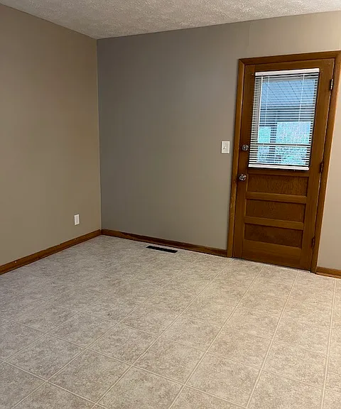 2545 S Nettleton Ave — Photo 11
