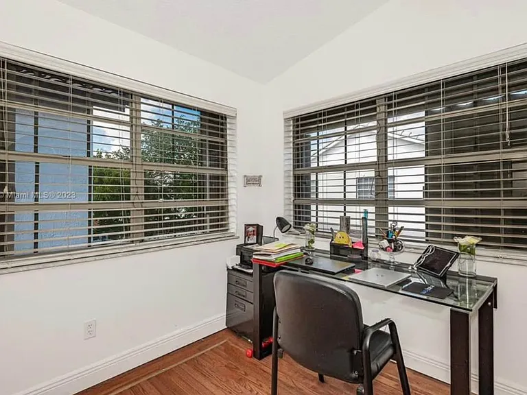 15565 SW 63rd Ter — Photo 15