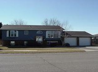 1210 NE Norwood Dr, Aberdeen, SD 57401