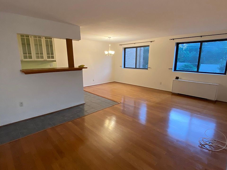 Spacious and Luminous living room with open kitchen concept