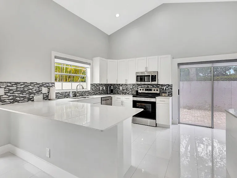 7 Wyndham Ln — Photo 16