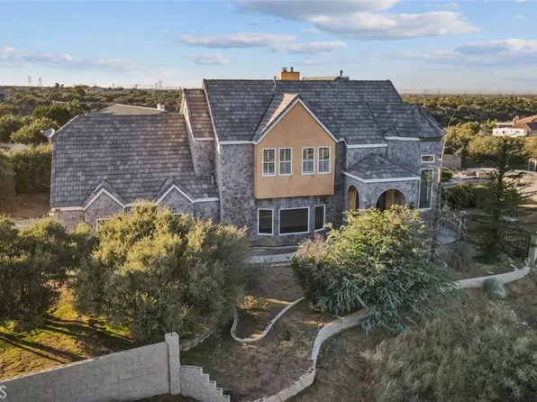 10730 Rodeo Rd, Oak Hills, CA 92344