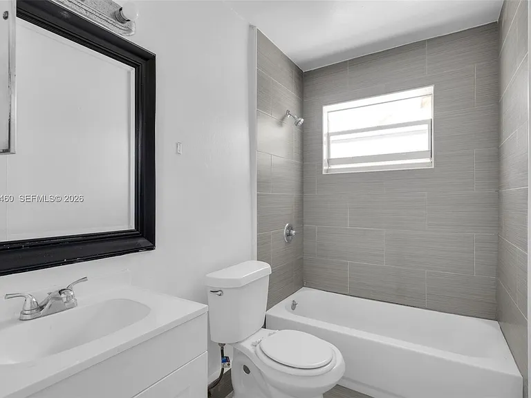 632 SW 16th Ave #D — Photo 11