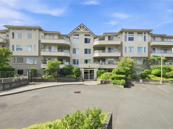 3700 Carey Rd #303, Saanich, BC V8Z 4C2