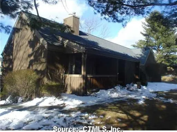 584 Pequot Ln #B, Stratford, CT 06614