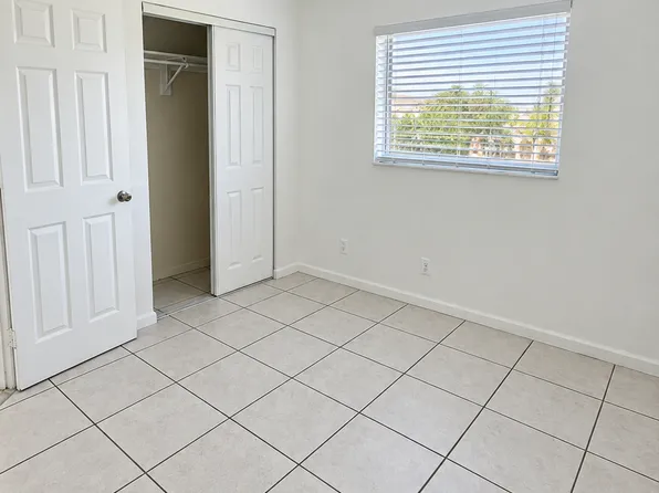 Villa Lago, 6034 SW 37th St #10, Hollywood, FL 33023