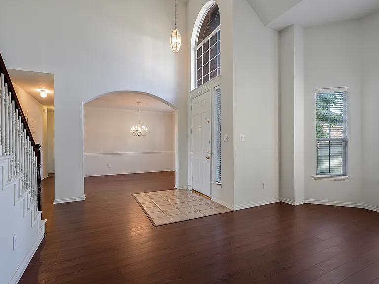 8708 Brook Hollow Dr — Photo 2