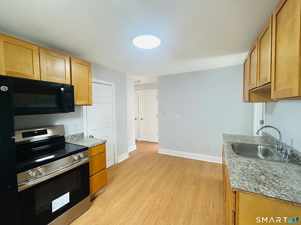 207 E Main St