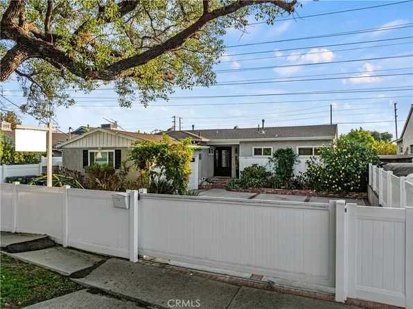 8819 Roslyndale Ave, Pacoima, CA 91331