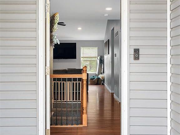 5th image of 224 S Ridge Ct