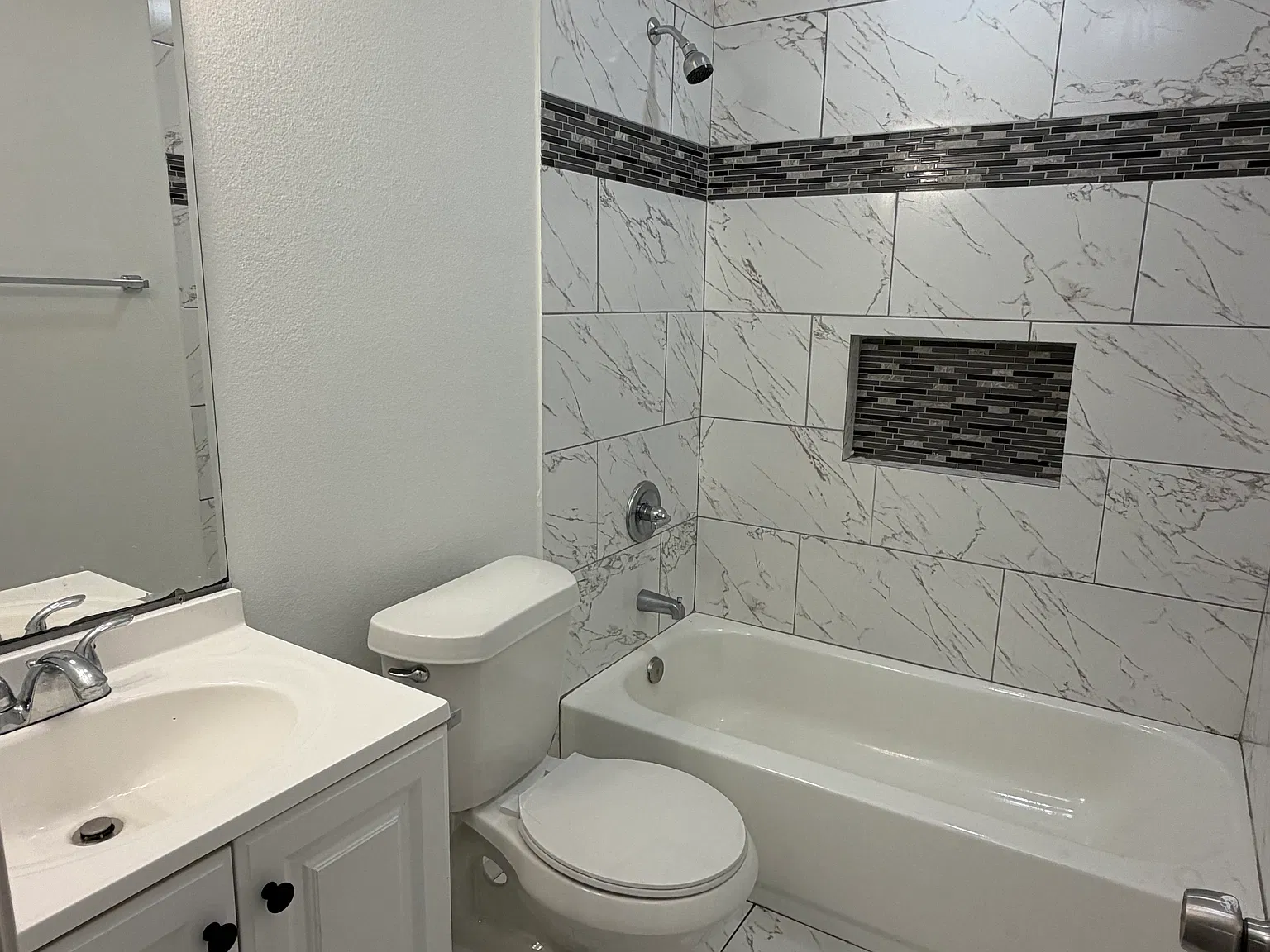 5 bed, 1084 sqft, $2,500 — Photo 4
