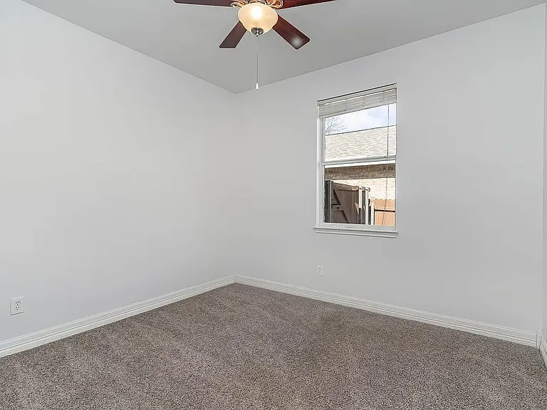 1300 Clear Creek Dr — Photo 21