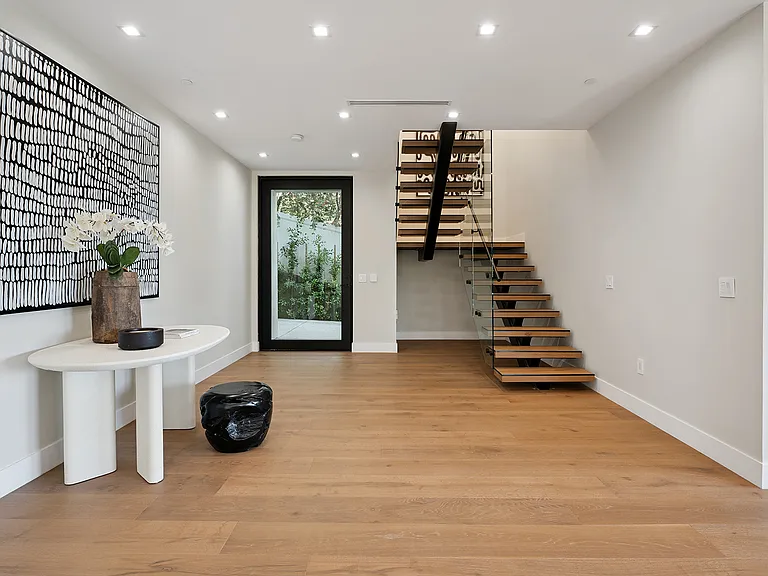 22270 Avenue San Luis — Photo 22