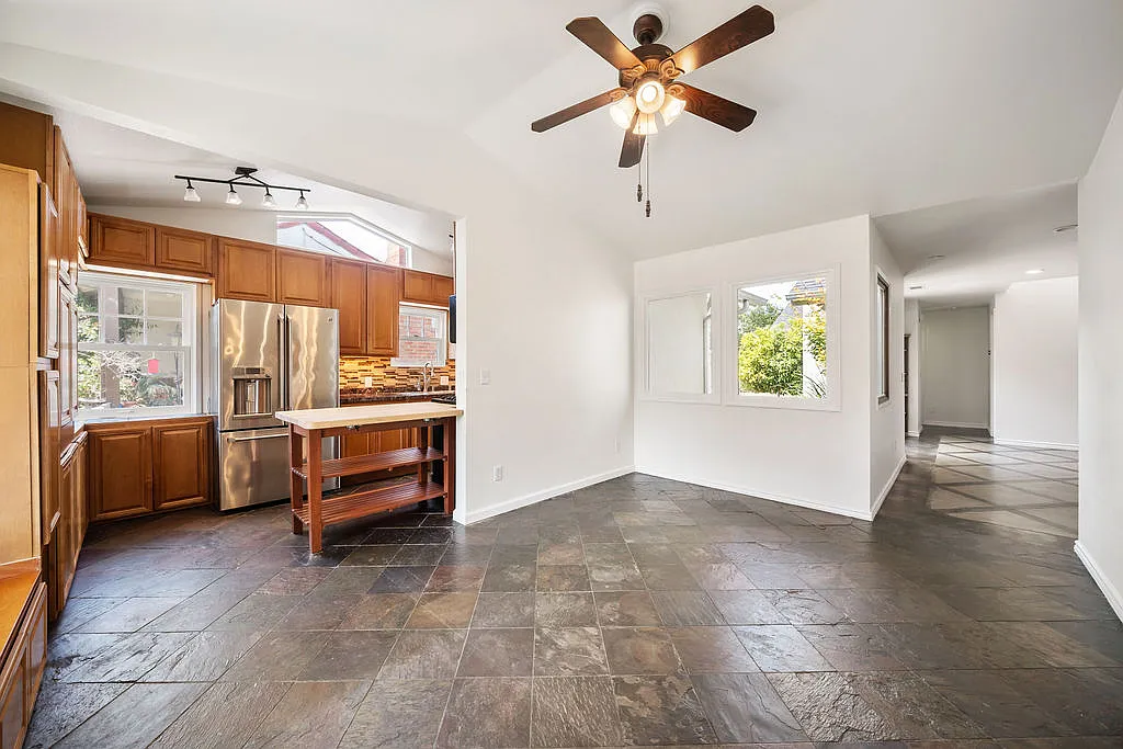 4 bed, 1922 sqft, $5,500 — Photo 4