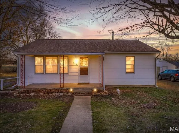 536 Pine St, Farmington, MO 63640