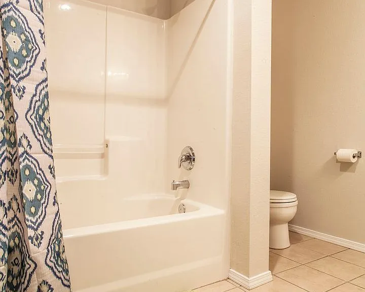 923 W Battlefield St — Photo 11