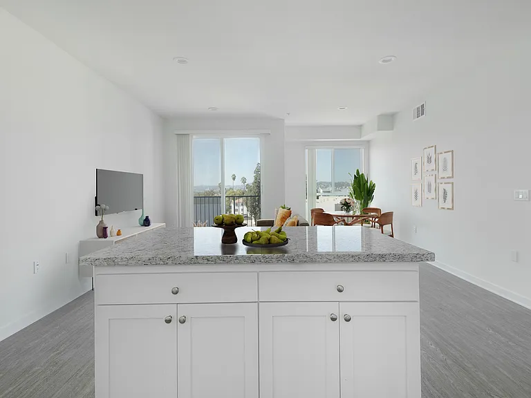 422 South Lake — Photo 4