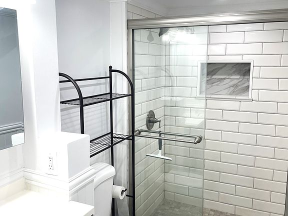 4th image of 113 Nelson St #1