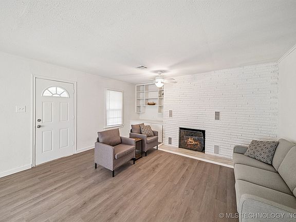 3rd image of 212 K St NW